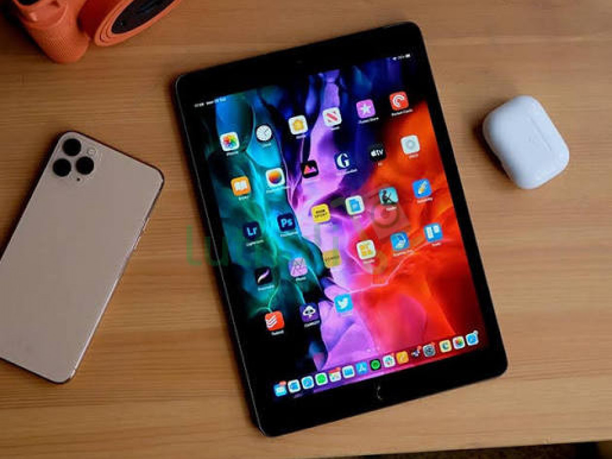 Apple iPad 8th Gen 2020 10.2-Inch Wi-Fi Table