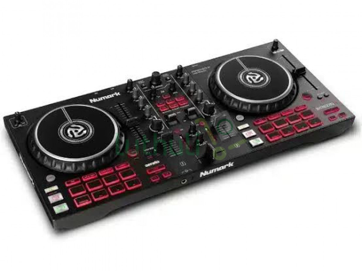 Numark Mixtrack Platinum DJ Controller