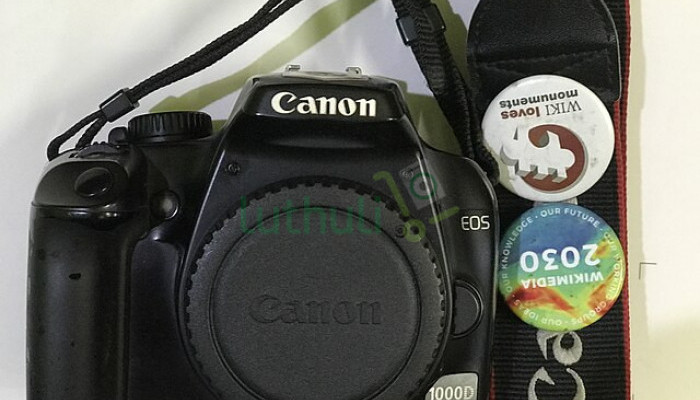 Entry-level DSLR camera with 10.1MP sensor and Live Vie