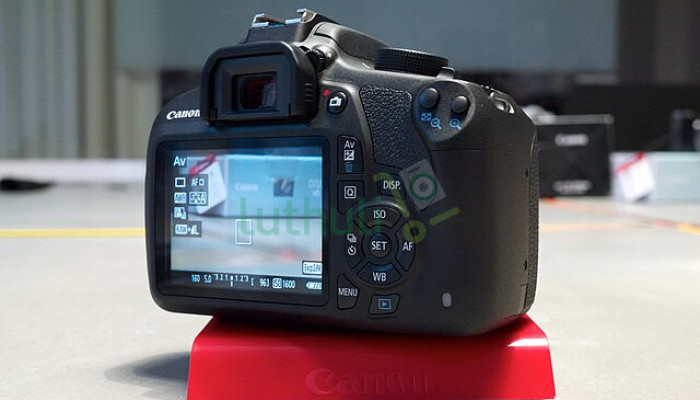 18MP entry-level DSLR with full HD video and Wi-Fi