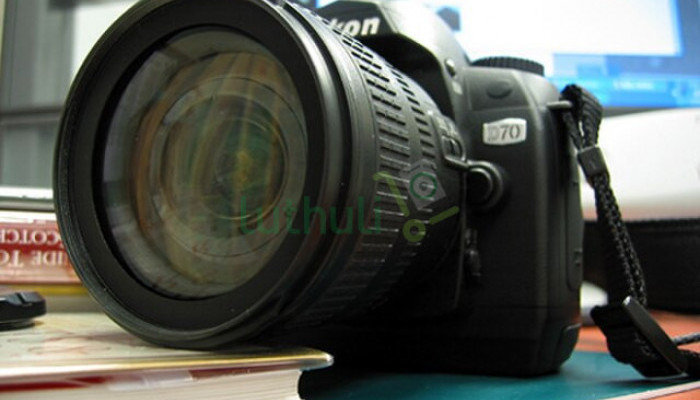 6.1MP DSLR camera with fast shutter speed and solid build