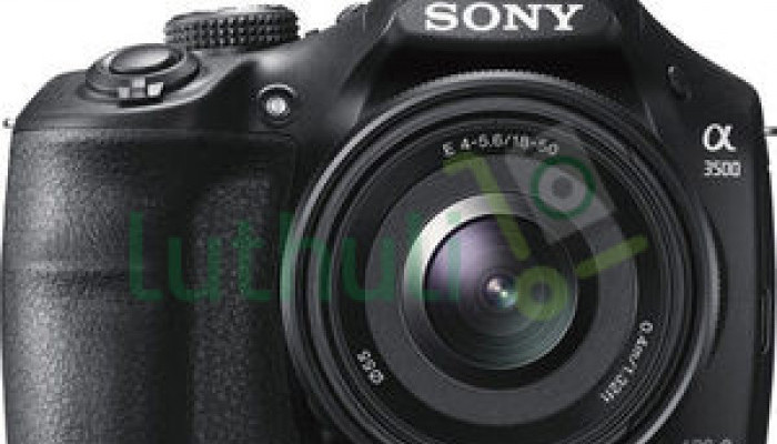 Entry-level Sony mirrorless camera with DSLR-style body/HD video