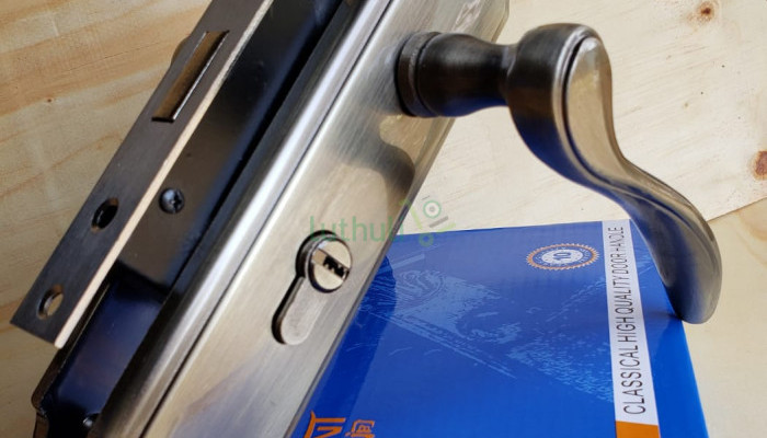 Moment door lock 5878MAB